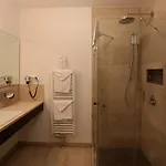 Hotel Kh Mit Restaurant 4*