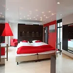Hotel Kh Mit Restaurant 4*