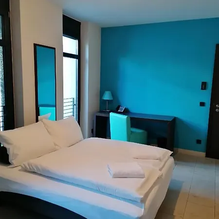 Kh Mit Restaurant Hotel