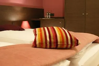 Kh Mit Restaurant Hotel