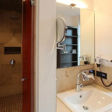 Hotel Kh Mit Restaurant 4*